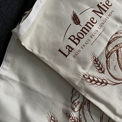 Détail du coton et du logo La Bonne Mie